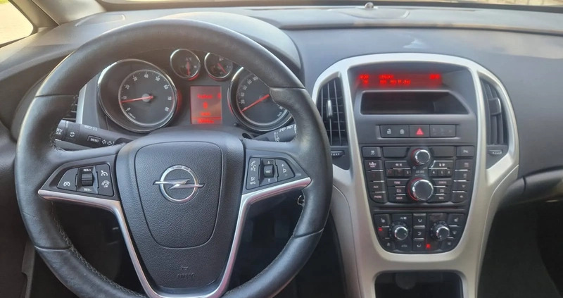 Opel Astra cena 32900 przebieg: 128444, rok produkcji 2013 z Gniezno małe 466